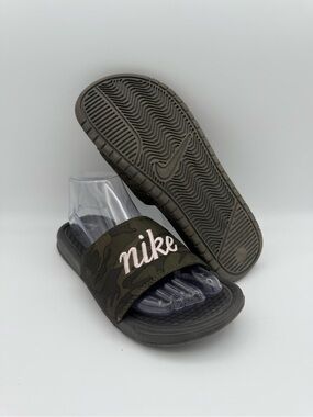 Women's Nike Benassi JDI TXT SE Green Camouflage Slip-On Sandal Slides Size 7